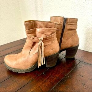 boc Size 8 Brown Suede Bootie w/Zipper & Fringe